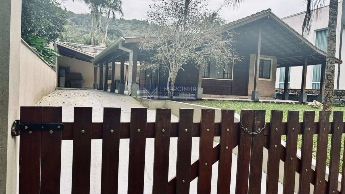 Casa com 2 dormitórios e edícula no Park Imperial para locação e venda - Marcinha Zacarias
