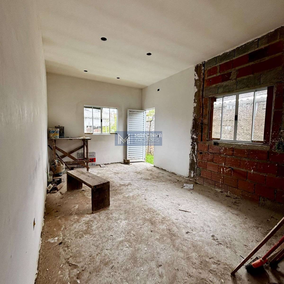 CASA EM FASE DE ACABAMENTO COM 2 DORMITÓRIOS, SENDO 1 SUÍTE —  BARRANCO ALTO - OPORTUNIDADE! - Marcinha Zacarias