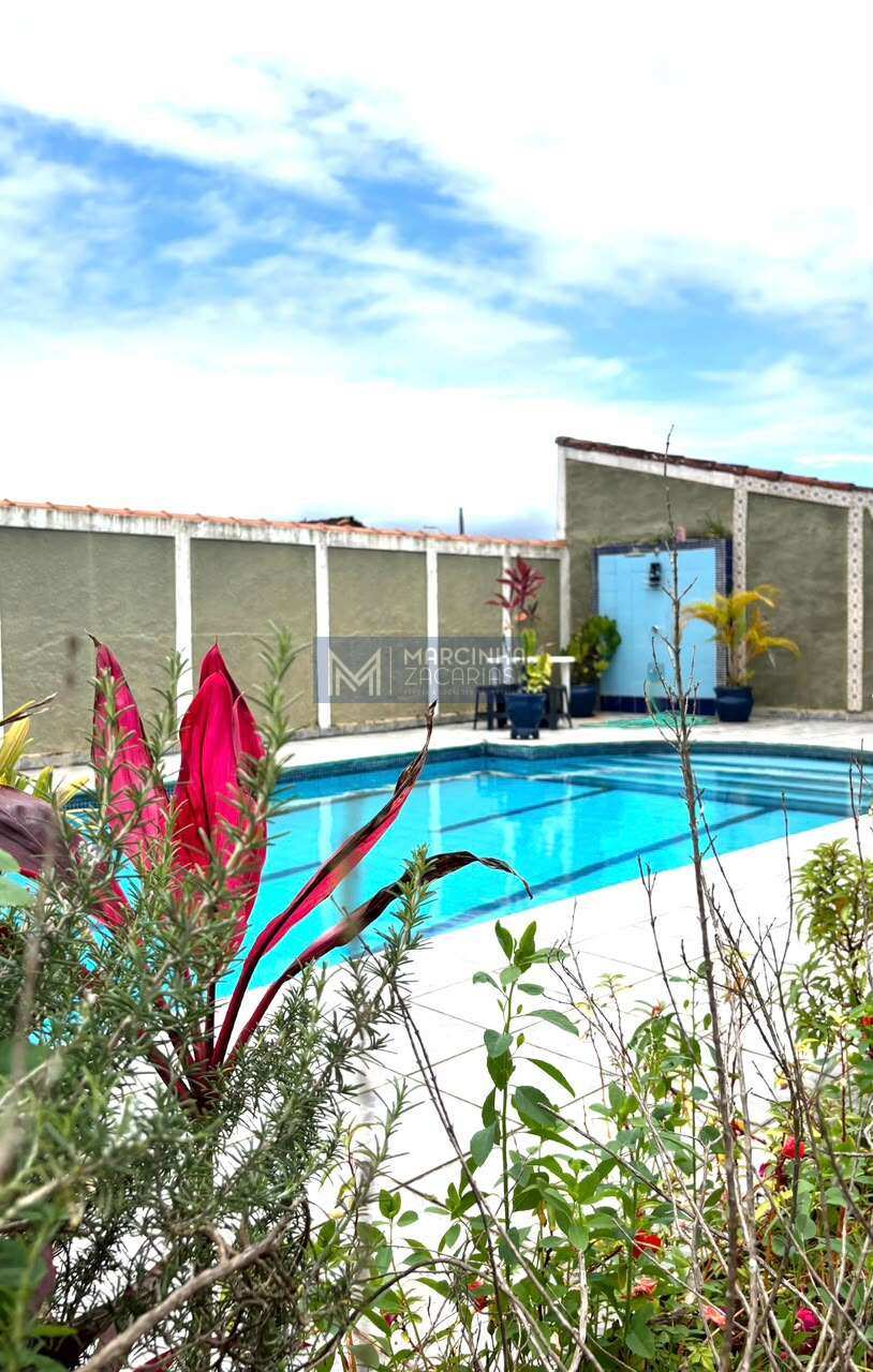 Sobrado Amplo com 5 Suítes, sendo 4 suítes com banheira, Piscina e Área de Lazer Completa no Pontal Santa Marina